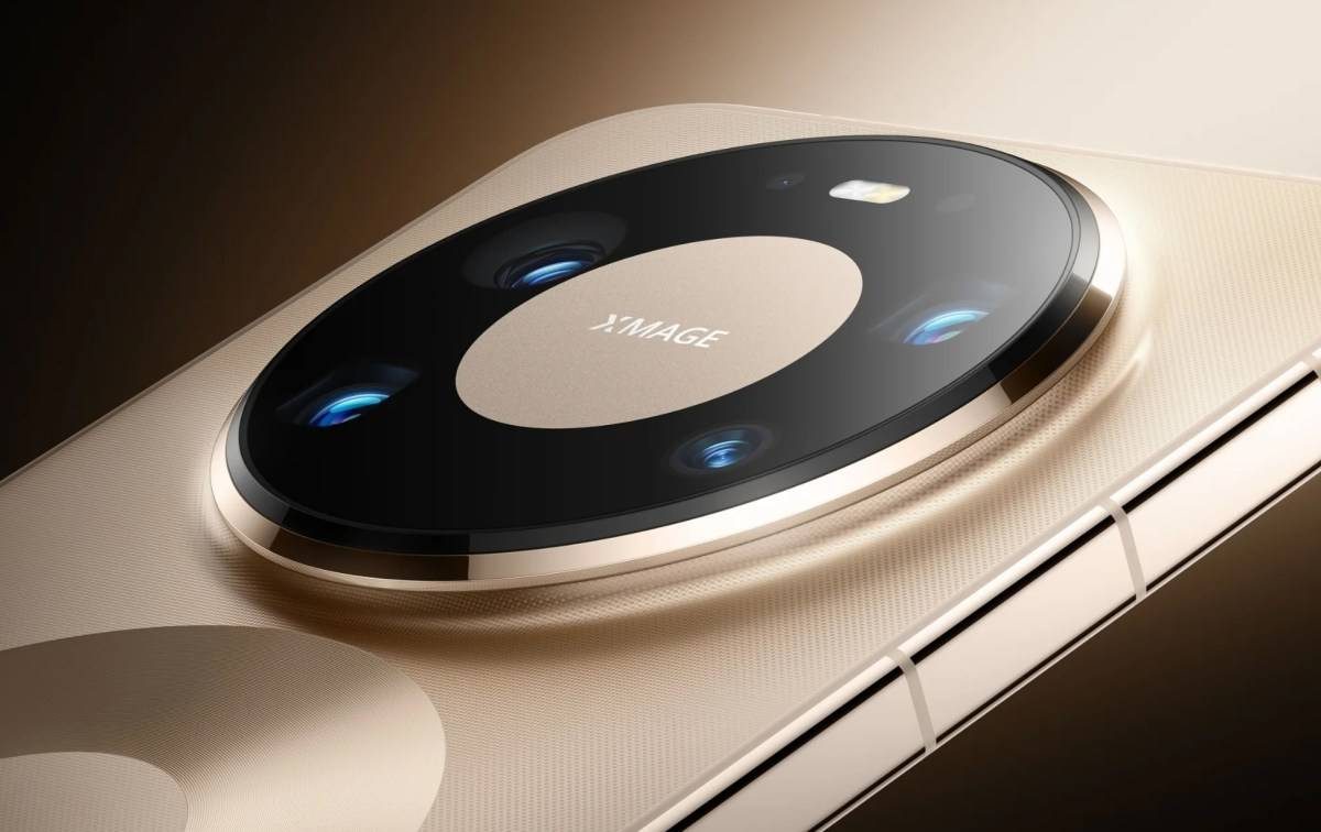 Leaked Huawei Mate 90 Pro Max-style render showing square camera island and dual-tone back