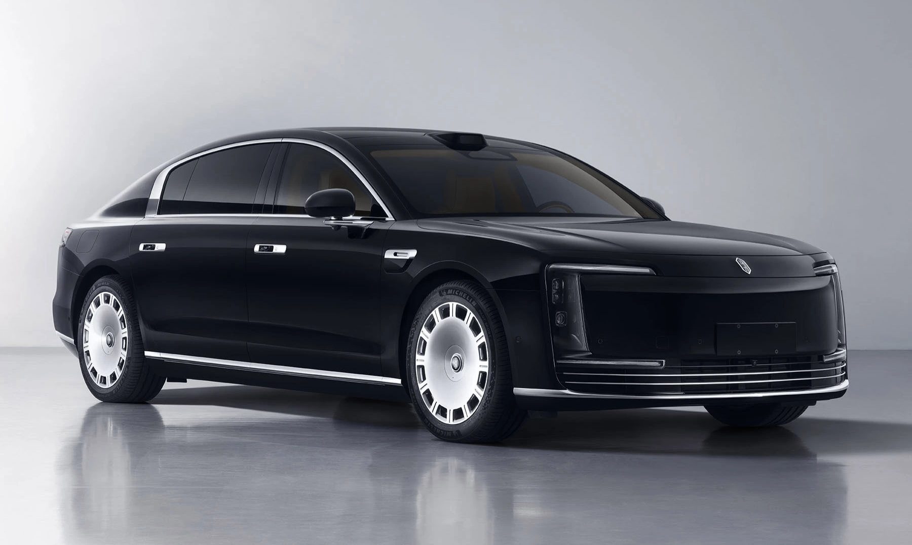 Huawei-backed Maextro S800 luxury sedan, often named in forum tips about DriveONE efficiency tech