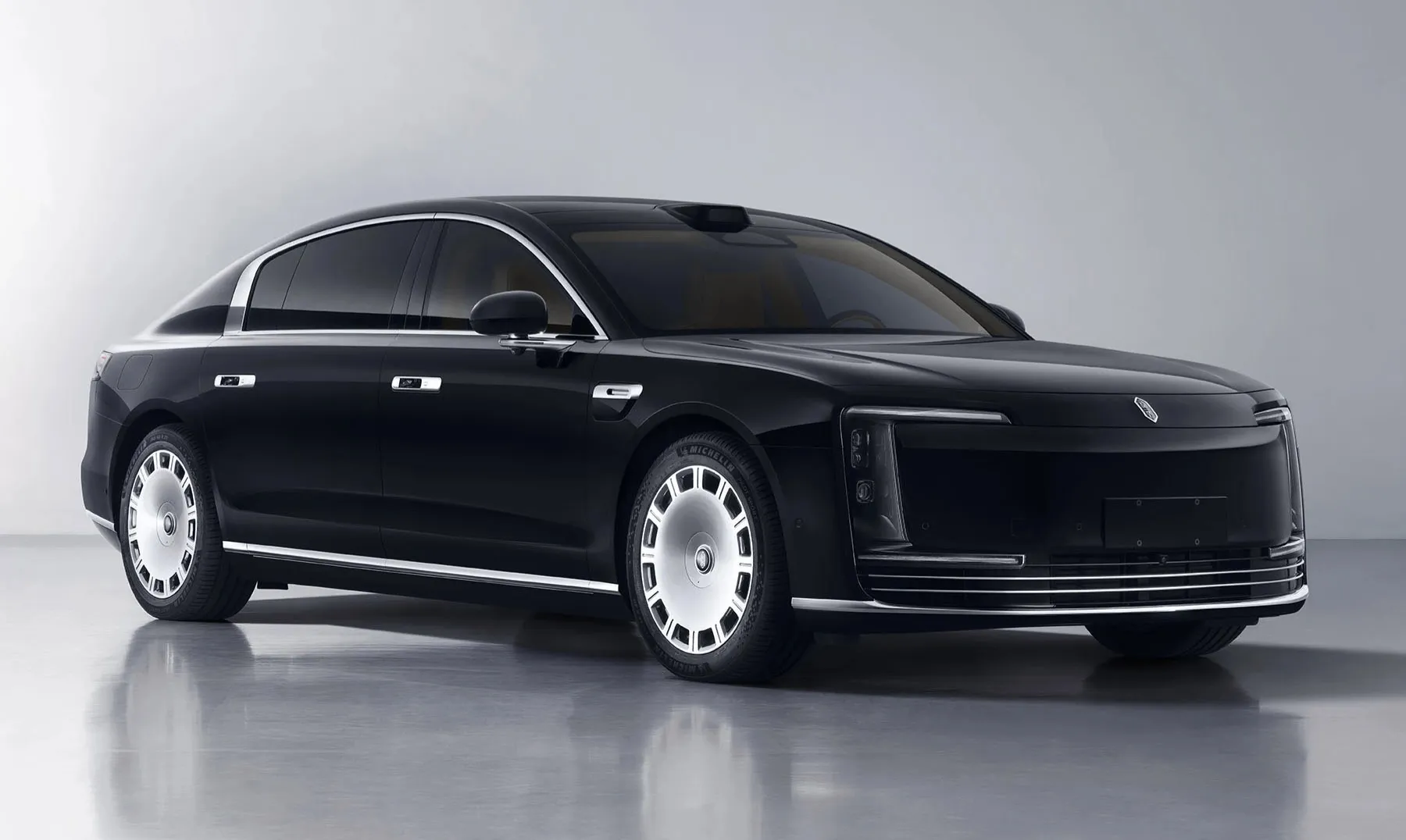 Huawei-backed Maextro S800 luxury sedan, often named in forum tips about DriveONE efficiency tech